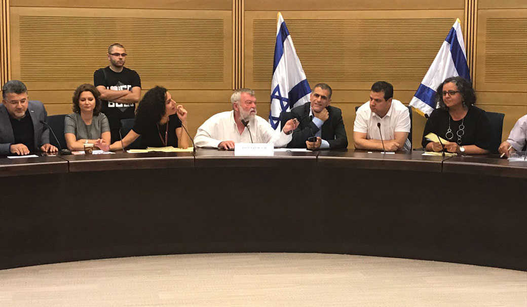 אם יש מישהו שיכול ליצור איחוד מאבקים, זו כנראה המשטרה