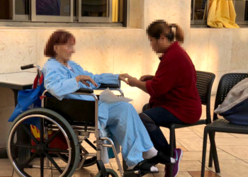 "למה לא להשאיר אותם בארץ?"