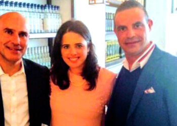 שקד עם אפי נוה (משמאל) וזיו להב, מנכ"ל פירמת משרד עורכי הדין, לירום סנדה, המקורב לנוה