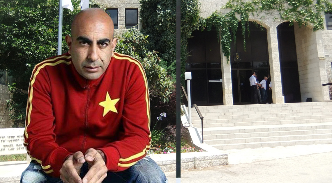 ברק כהן על מדרגות הלשכה בירושלים | אילוסטרציה