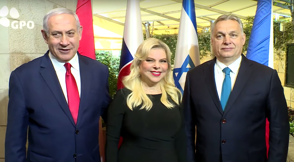 ראש ממשלת הונגריה ויקטור אורבן והזוג נתניהו | קרדיט: לפ"מ