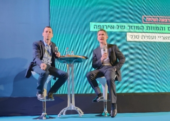 דגלאס מאריי ועמית סגל בכנס השמרנות. באנגלית זה נשמע יותר טוב | צילומים: אבנר כהן