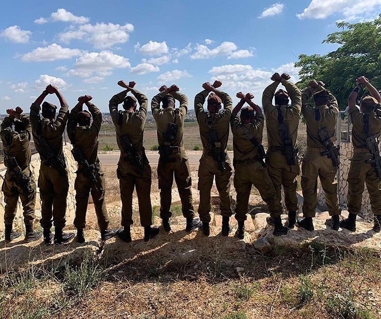 חיילי גולני בהזדהות עם מחאת יוצאי אתיופיה השבוע. דרך 'אוטופיה שלי'.