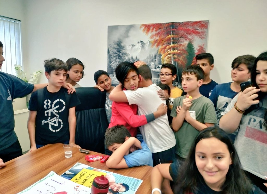 חבריו לכיתה של מ',  אחד הילדים המועמדים לגירוש, בדיון בעניינו בקיץ האחרון