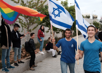 הפגנה נגד משפחות חד מיניות בתל אביב | צילום: תומר נויברג, פלאש 90 (למצולמים אין קשר לכתבה)