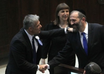 אריה דרעי ויאיר לפיד ב-2013 | צילום: מרים אלסטר, פלאש 90