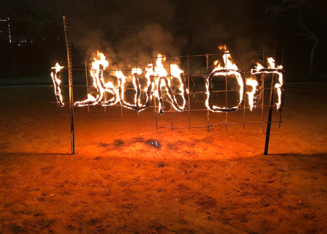 כתובת אש של שבט הנשיא בתל אביב, לתמיכה בילדי עובדי הזרים. צילום: הצופים