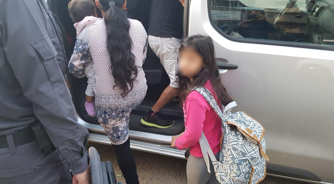 מעצר אחת המשפחות. הבוקר