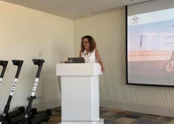 מחזיקת תיק התחבורה של עיריית תל אביב, בכנס של בירד | פייסבוק מיטל להבי, צילום מסך