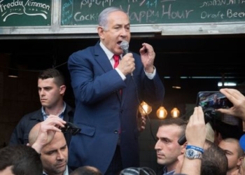 נתניהו במחנה יהודה, לפני הבחירות האחרונות | צילום: יונתן סינדל, פלאש 90