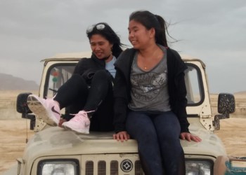 אם ובת מועמדות לגירוש