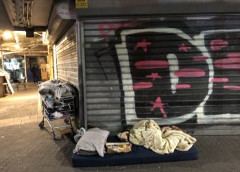 חסר בית בשוק התקווה | צילום: אורי גבריאלי