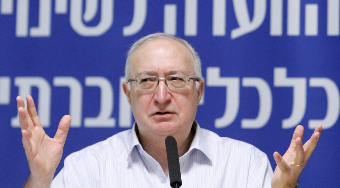 מנואל טרכטנברג. דרושה חשיבה מחודשת למשקי בית וחברות, איך להתנהל | צילום: פלאש 90 מרים אלסטר