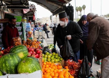 קניות ליד שער שכם בירושלים | אזור שער שכם בירושלים. תשתיות לוקות בחסר גם בשגרה | צילום: פלאש 90, נתי שוחט