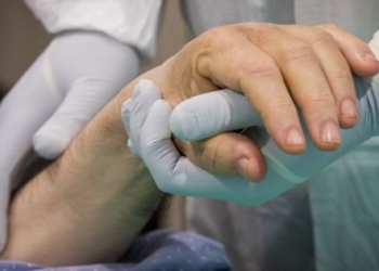 חולה קורונה במעייני הישועה בבני ברק | צילום: נתי שוחט, פלאש 90