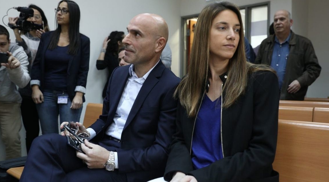 בר כץ ואפי נוה בבית המשפט. צילום: עופר ועקנין, באדיבות דה מרקר