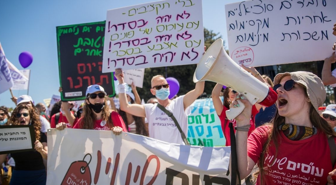 הפגנת העובדים הסוציאליים מול הכנסת לפני כשבוע | צילום: פלאש 90, יונתן סינדל
