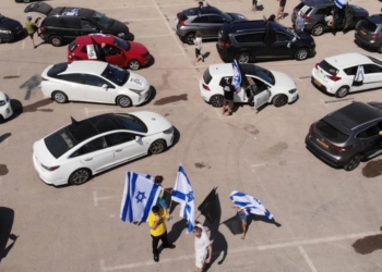 מחאת הדגלים השחורים אתמול בסינמה סיטי | צילום: הדגלים השחורים