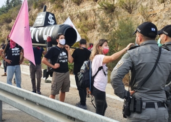 מיצג הצוללות במחלף חמד | צילם: דוברות המשטרה