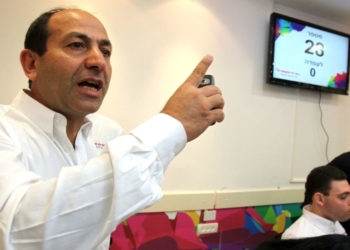 רמי לוי במוקד הסלולר של החברה | צילום: יוסי זמיר, פלאש 90