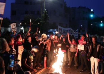 ההפגנה הבוקר מול מעון ראש הממשלה | צילום: מולי גולדברג