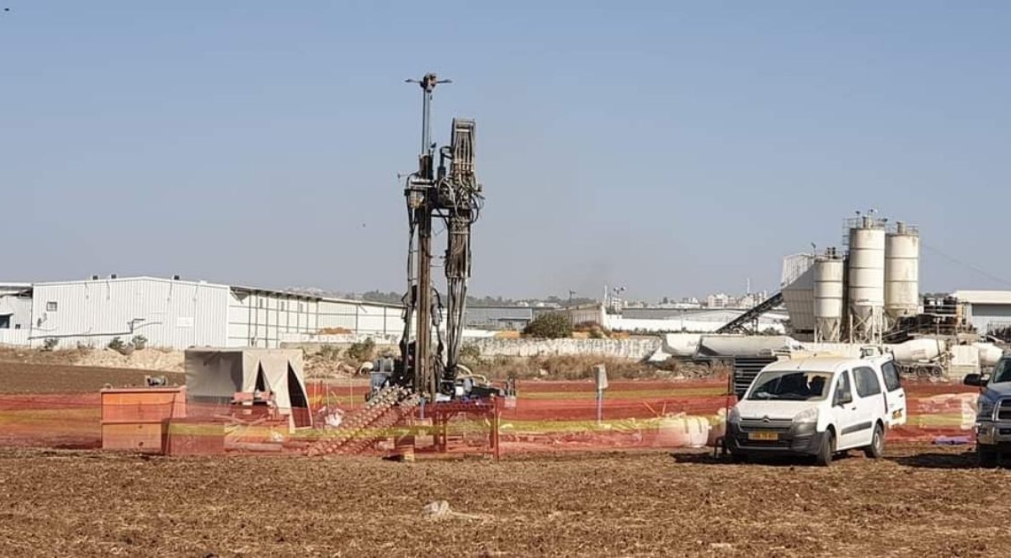 קידוח הניטור באזור שבו אמורה לקום תחנת הכוח קסם
