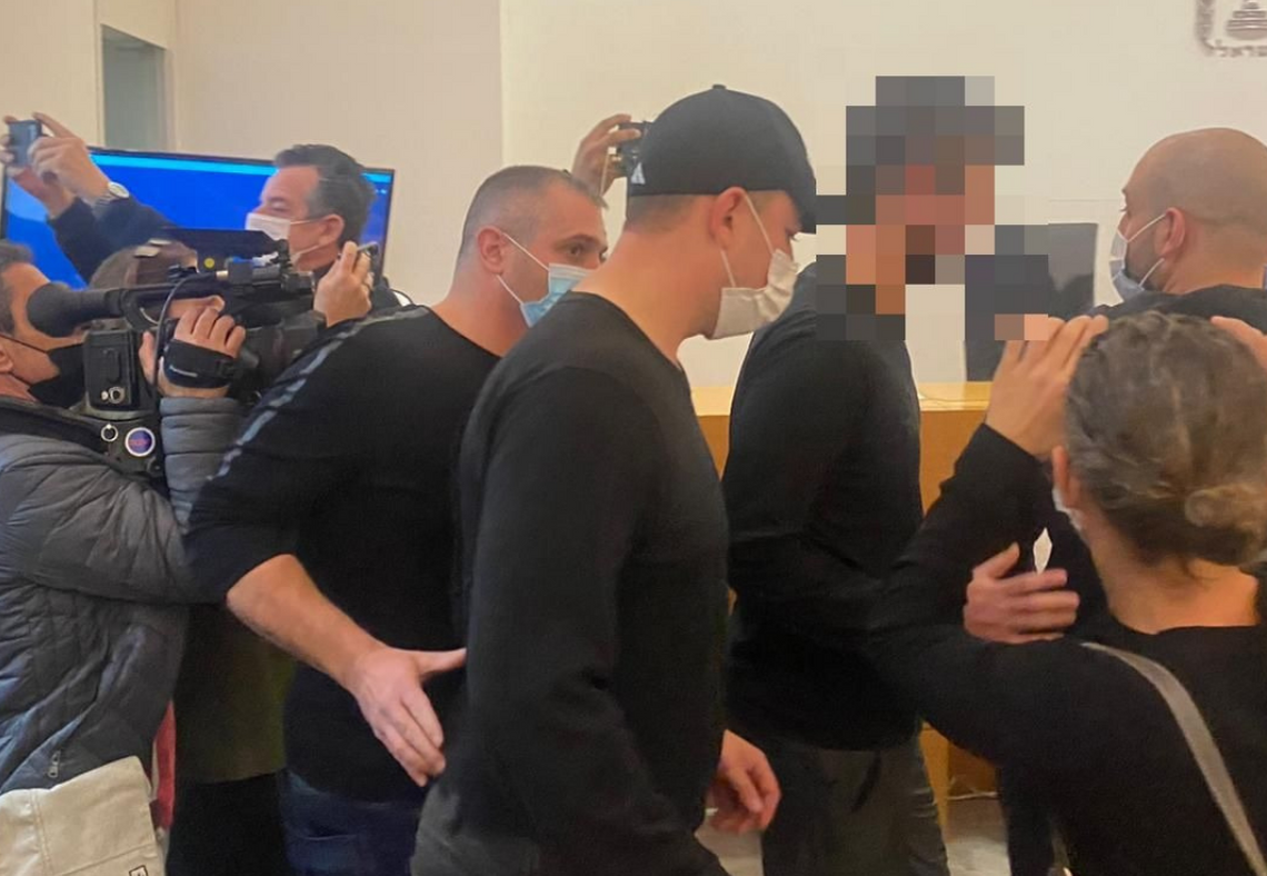 השוטר שירה בטקה נכנס לדיון | צילום: עינת פישביין