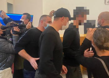 השוטר שירה בטקה נכנס לדיון | צילום: עינת פישביין