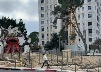 מגדל בבניה בקריית יובל