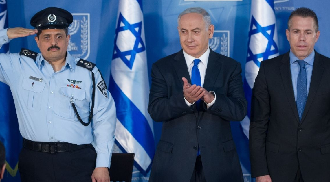 ארדן, נתניהו ואלשיך בטקס מינוי המפכ"ל, 2015 | צילום: מרים אלסטר, פלאש 90