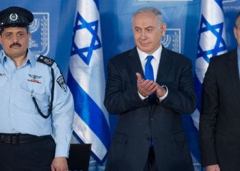 ארדן, נתניהו ואלשיך בטקס מינוי המפכ"ל, 2015 | צילום: מרים אלסטר, פלאש 90