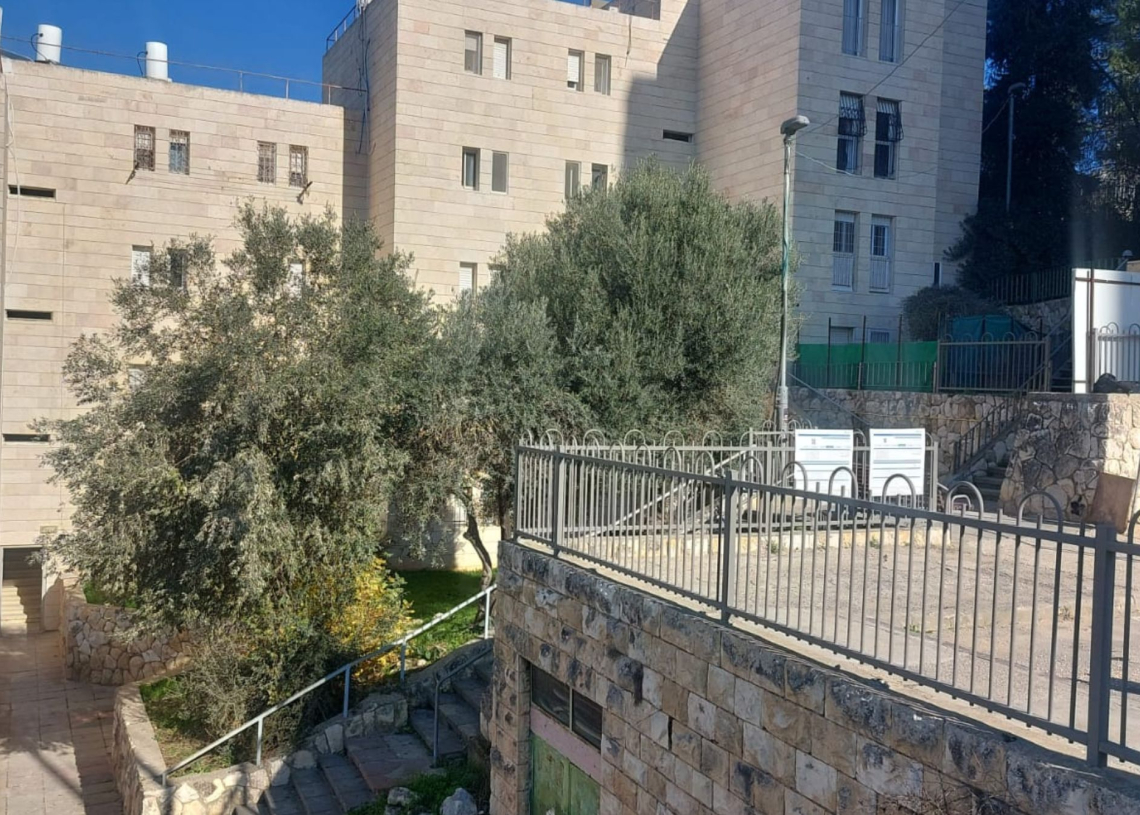 מצאו את ההודעה על הפינוי-בינוי. שכונת קרית יובל בירושלים