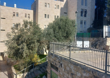 מצאו את ההודעה על הפינוי-בינוי. שכונת קרית יובל בירושלים