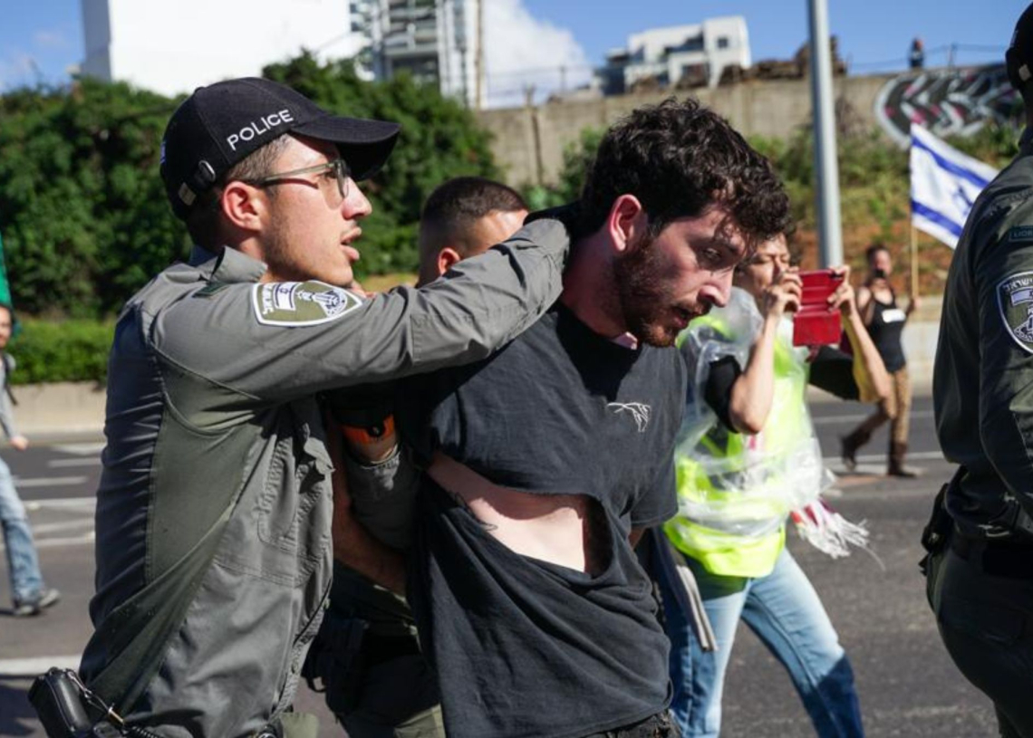 מעצר בהפגנה | צילום: איתי רון