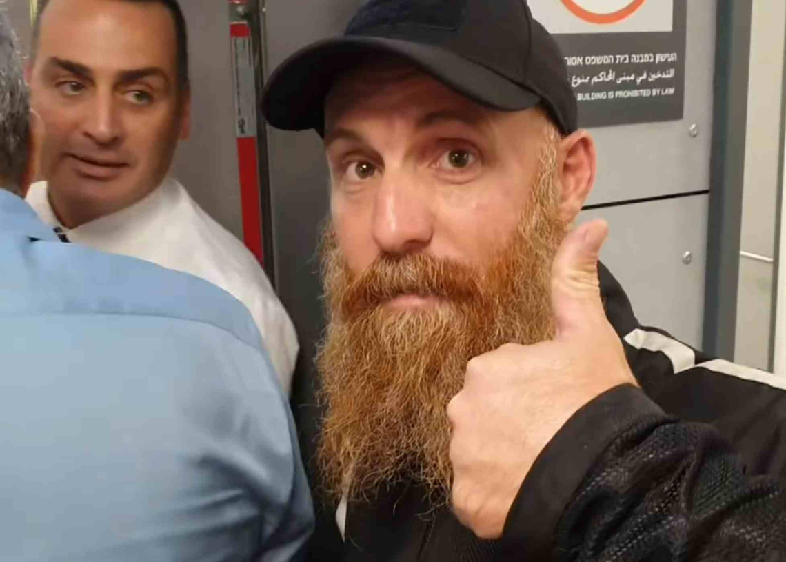 שוטר היס"מ עבד נערני ברקע: עו"ד ג'ורנו| צילום מתוך חשבון הפייסבוק של רפי רותם