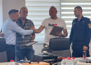 יעקב ברלין (שני מימין) בטקס ההוקרה | צילום: מתוך הרשתות החברתיות