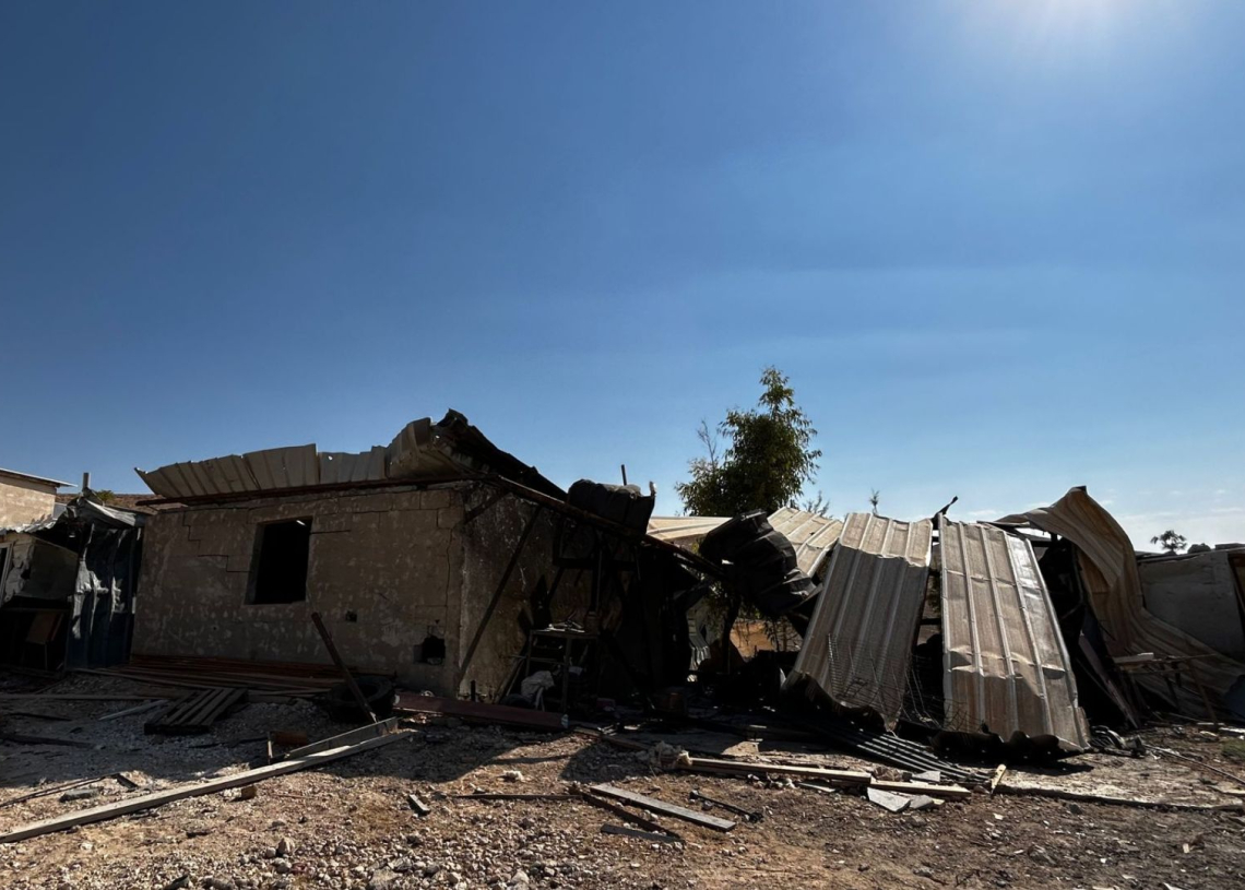 בית שנפגע מרקטה בכפר בדואי בדרום | צילום: מהרשתות לפי סעיף 27 א