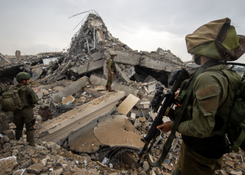 ״אתה רואה את המוות ממש מול העיניים": חיילים במבצע במרכז רצועת עזה בתחילת החודש, צילום: אורן בן חקון