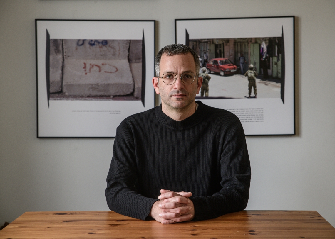 איבד את חברו שחר צמח שנלחם בבארי. ״זה מאוד קשה כשזה שותף לאקטיביזם הפוליטי. אנחנו שנים אומרים שהכיבוש יתפוצץ לנו בפנים והנה זה התפוצץ״  (צילום: מתן גולן)